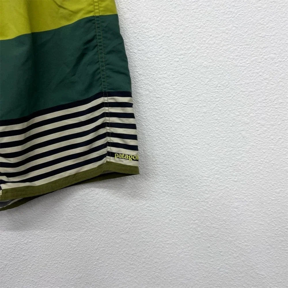 Patagonia Men's Wavefarer Board Shorts Green Striped UPF 50+ Size 32
